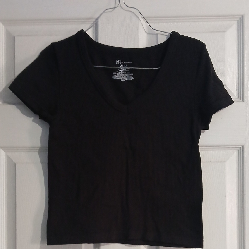 No Boundaries Black V-Neck Short Sleeve Tee